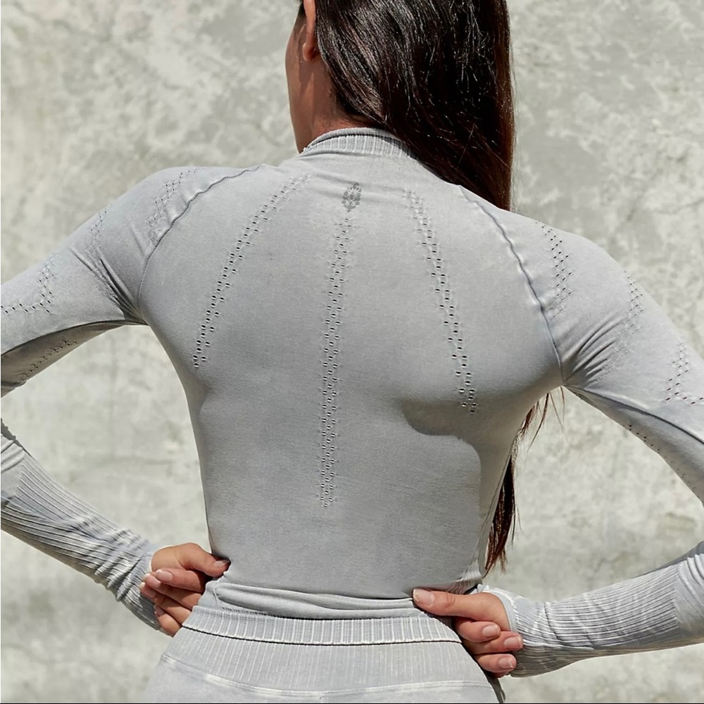 NEW FP Movement Good Karma Hi-Neck Layer Top in Ice Grey Size XS/S - Picture 15 of 16